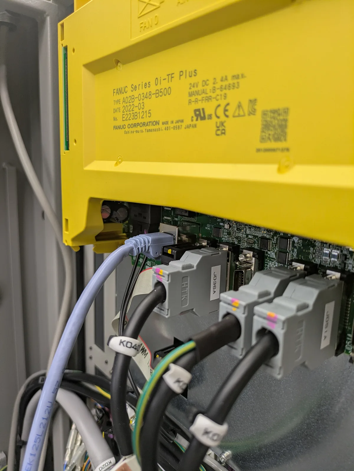 FANUC Series 0i-TF Plus — 現場の制御装置と配線